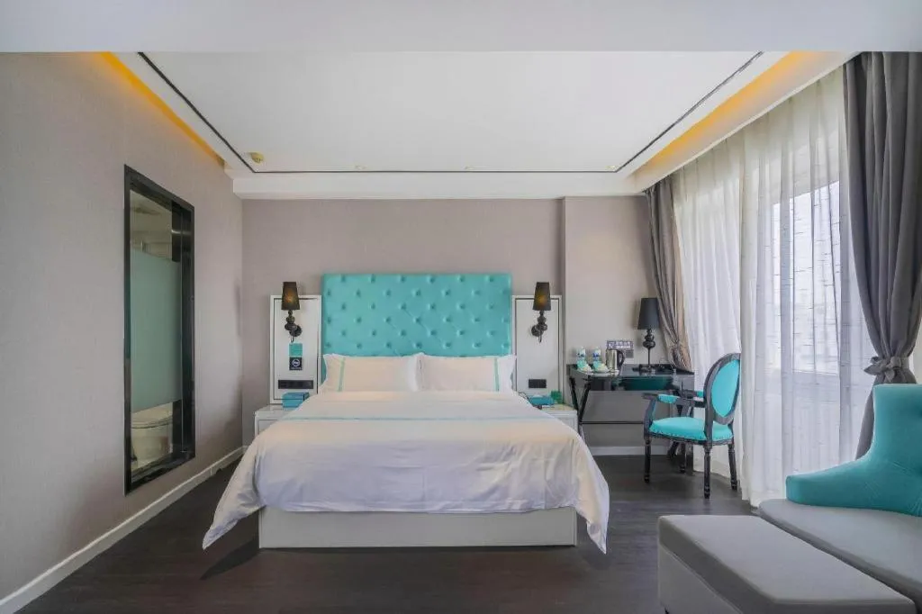 Bed in Xana Hotelle Beijing Qianmen Footbridge Metro Station