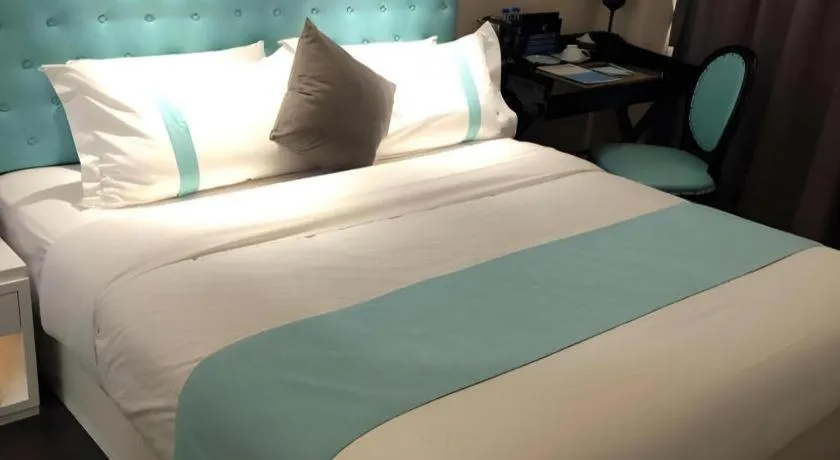 Bed in Xana Hotelle Beijing Qianmen Footbridge Metro Station