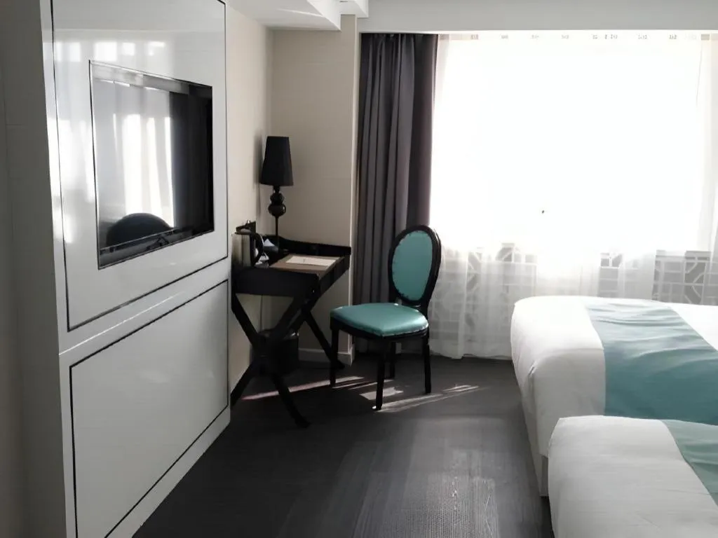 Bed in Xana Hotelle Beijing Qianmen Footbridge Metro Station