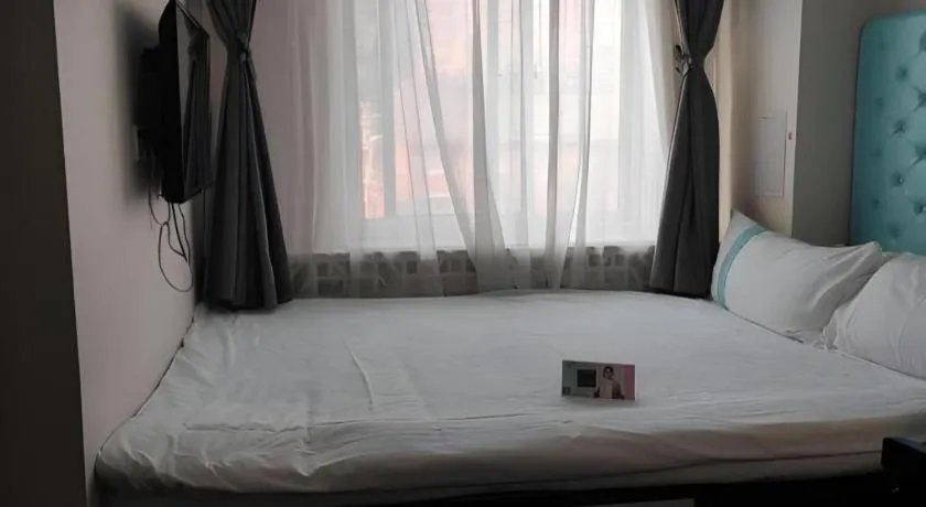 Bed in Xana Hotelle Beijing Qianmen Footbridge Metro Station