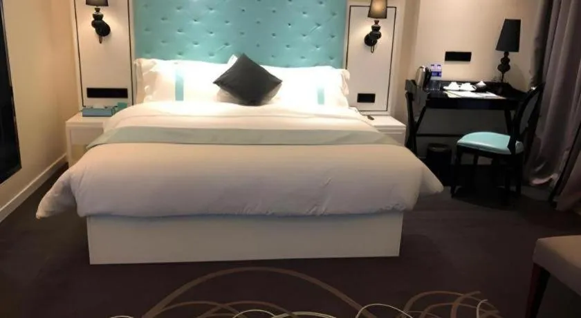 Bed in Xana Hotelle Beijing Qianmen Footbridge Metro Station