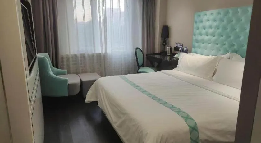 Bed in Xana Hotelle Beijing Qianmen Footbridge Metro Station