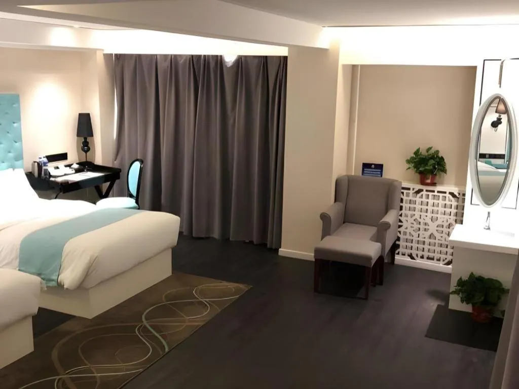 Bed in Xana Hotelle Beijing Qianmen Footbridge Metro Station