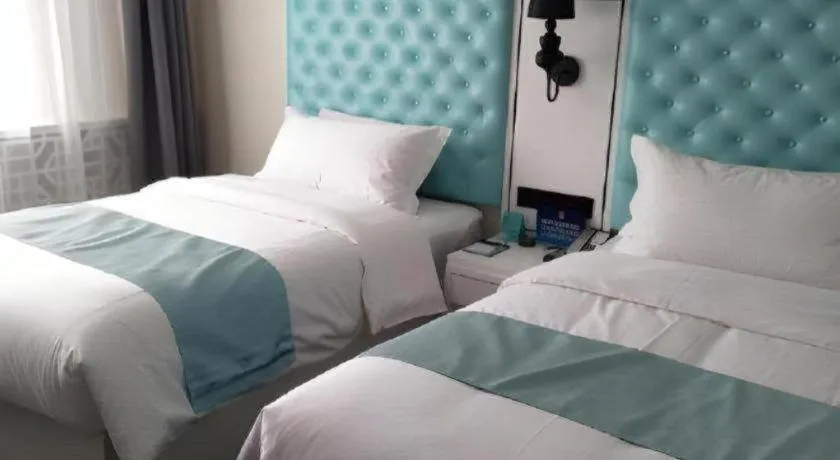 Bed in Xana Hotelle Beijing Qianmen Footbridge Metro Station