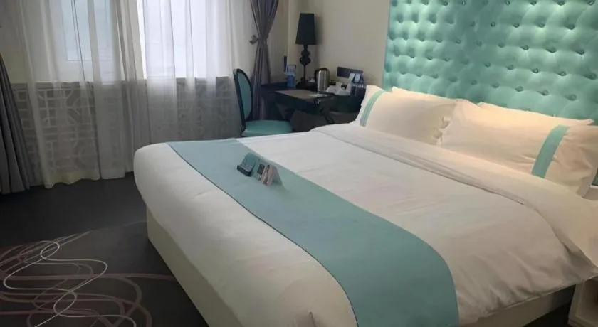 Bed in Xana Hotelle Beijing Qianmen Footbridge Metro Station