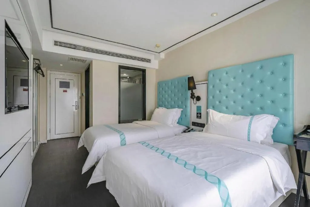 Bed in Xana Hotelle Beijing Qianmen Footbridge Metro Station