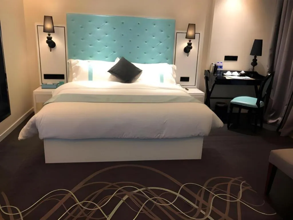 Bed in Xana Hotelle Beijing Qianmen Footbridge Metro Station