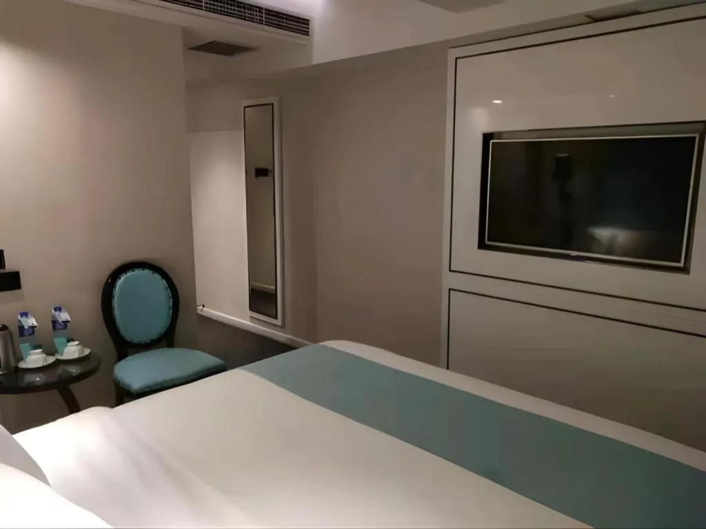 Bed in Xana Hotelle Beijing Qianmen Footbridge Metro Station