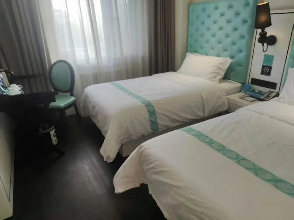 Bed in Xana Hotelle Beijing Qianmen Footbridge Metro Station