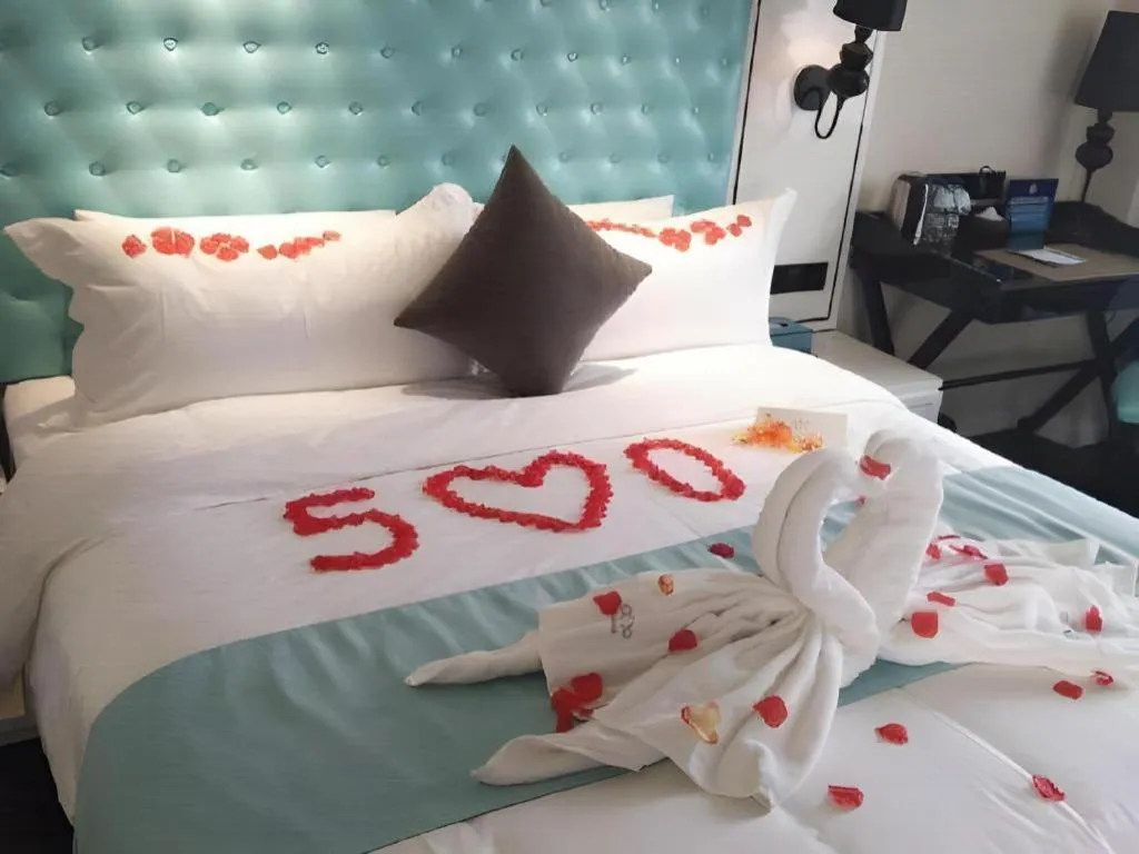 Bed in Xana Hotelle Beijing Qianmen Footbridge Metro Station