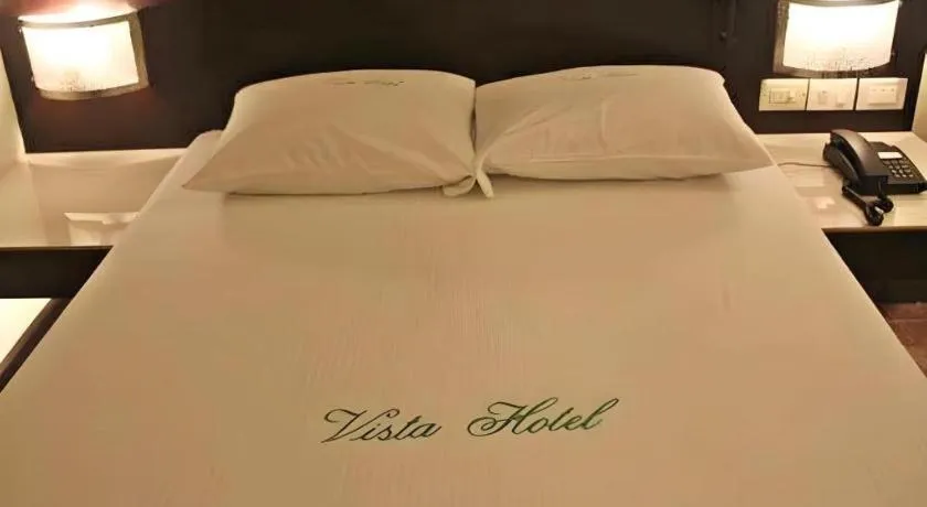 Bed in Vista Hotel Cubao