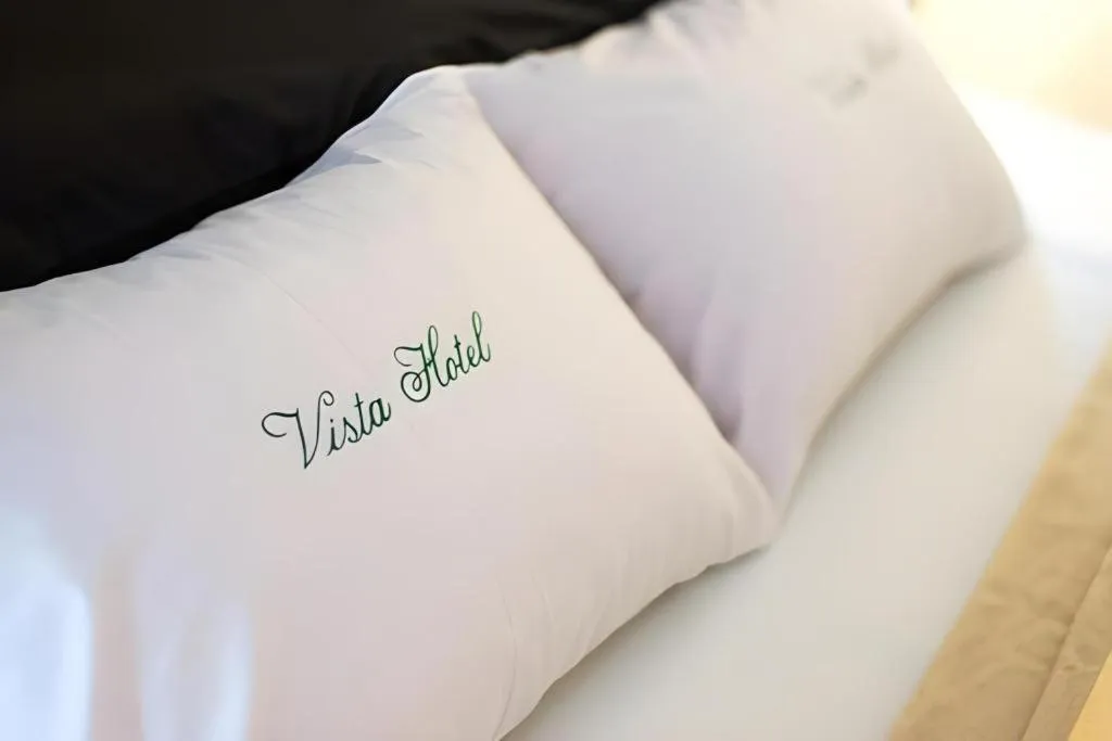 Bed in Vista Hotel Cubao