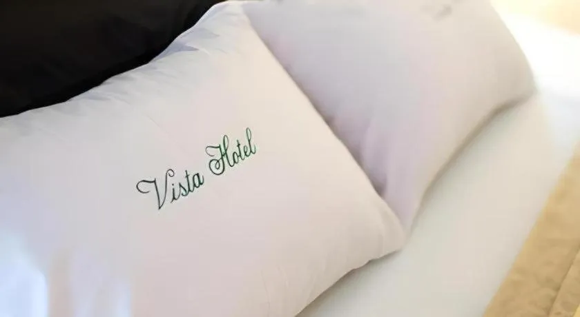 Bed in Vista Hotel Cubao