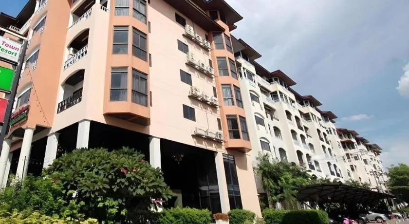 Town In Town Gardent Resort