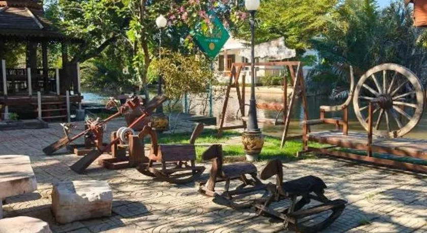 Baansuan Amphawan Resort