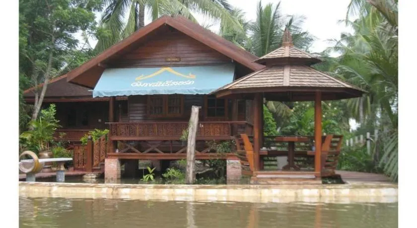 Baansuan Amphawan Resort