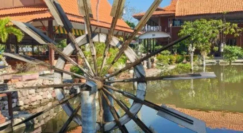 Baansuan Amphawan Resort