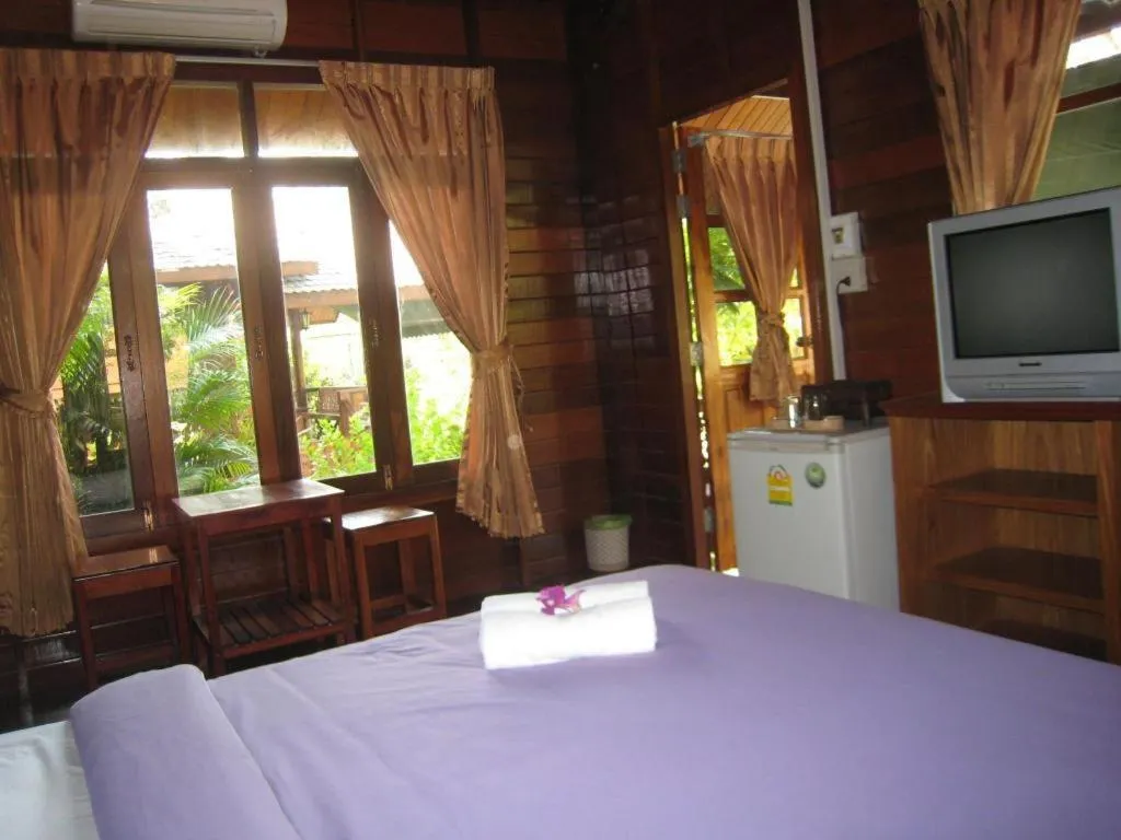 Bed in Baansuan Amphawan Resort