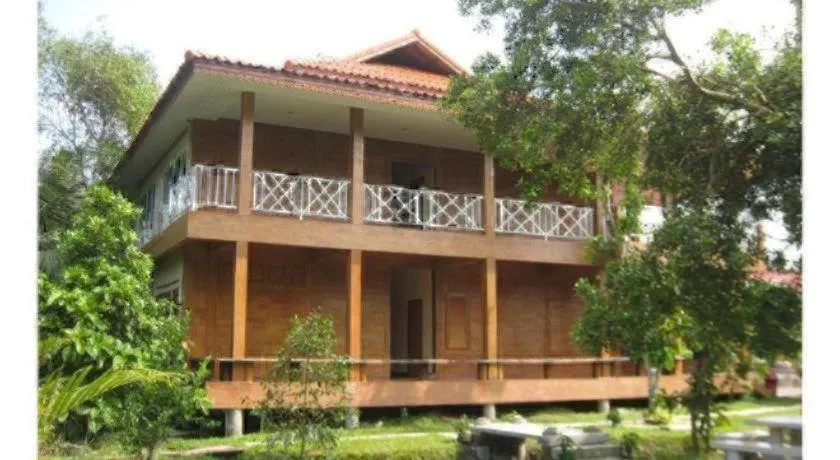 Baansuan Amphawan Resort