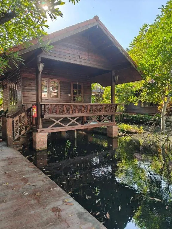 Baansuan Amphawan Resort