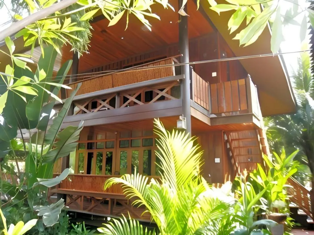 Baansuan Amphawan Resort