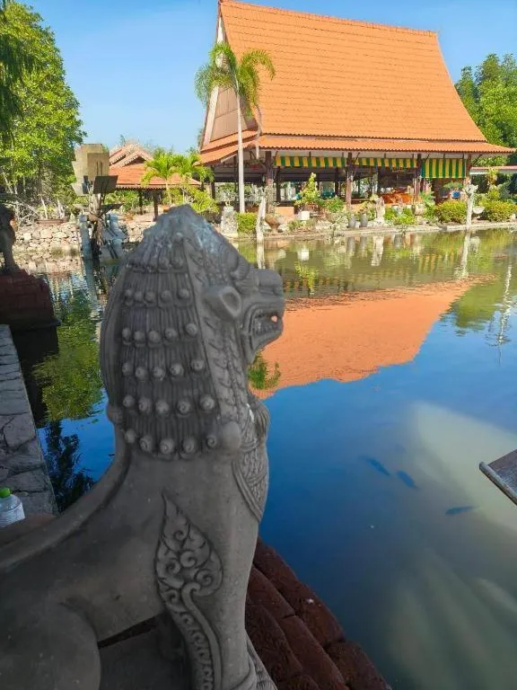 Baansuan Amphawan Resort