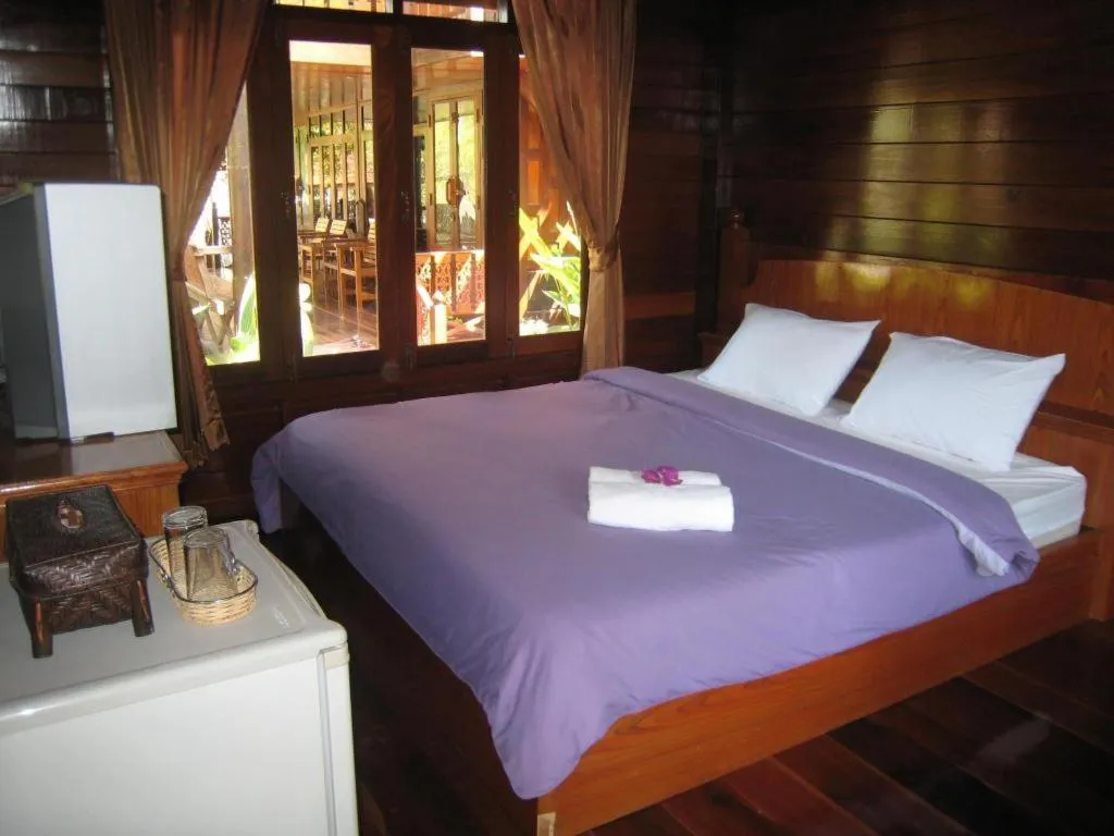 Bed in Baansuan Amphawan Resort