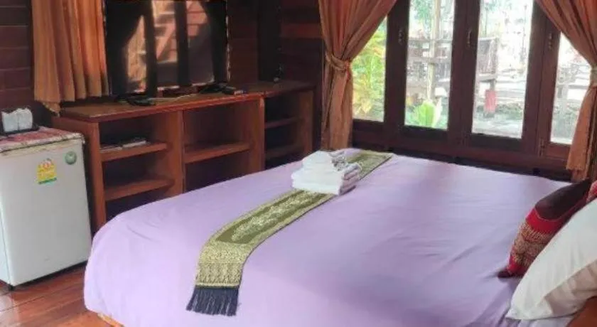 Bed in Baansuan Amphawan Resort