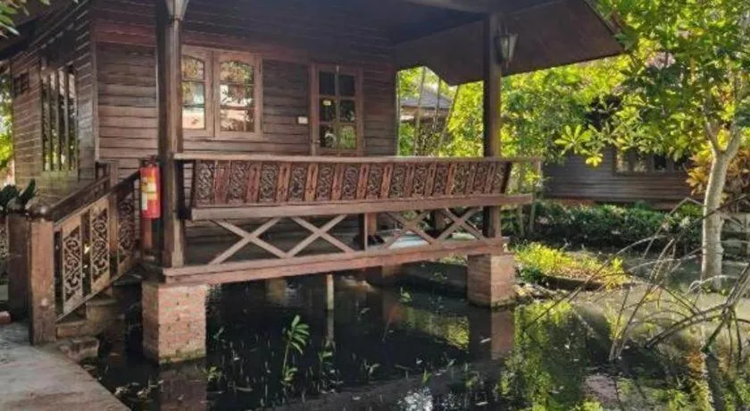 Baansuan Amphawan Resort