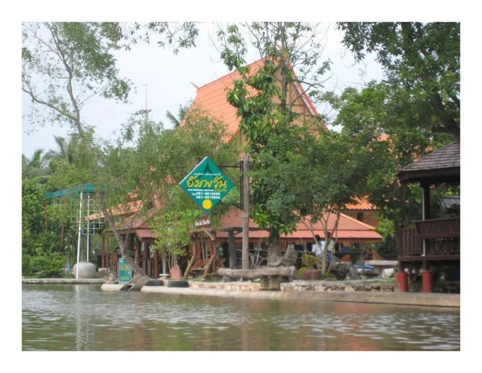 Baansuan Amphawan Resort