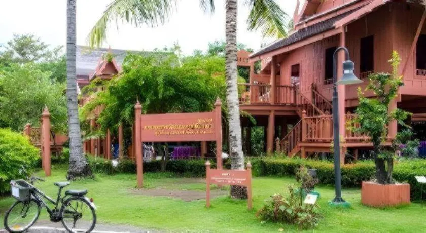 Baansuan Amphawan Resort