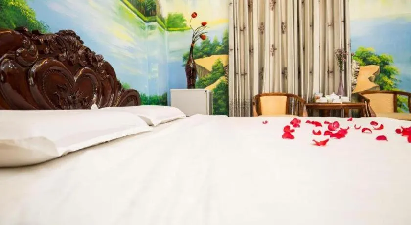 Bed in Phuong Linh Hotel