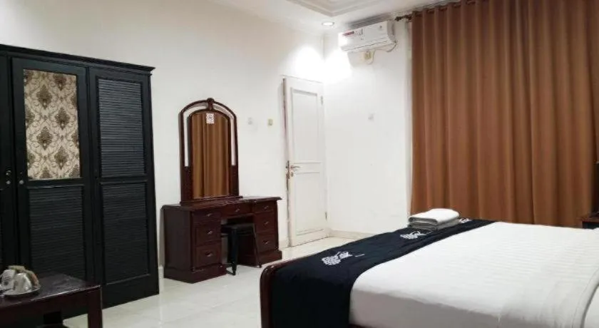 Bed in The Garden Hotel