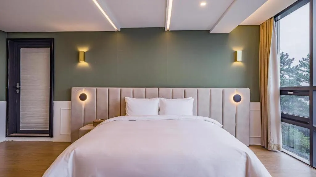 Bed in Dam and Roo Resort