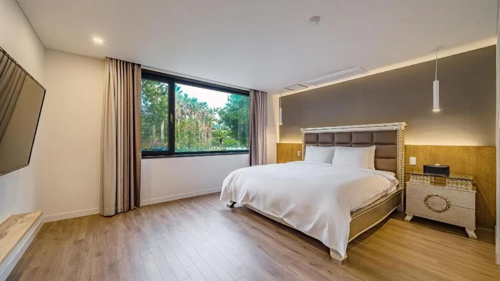 Bed in Dam and Roo Resort