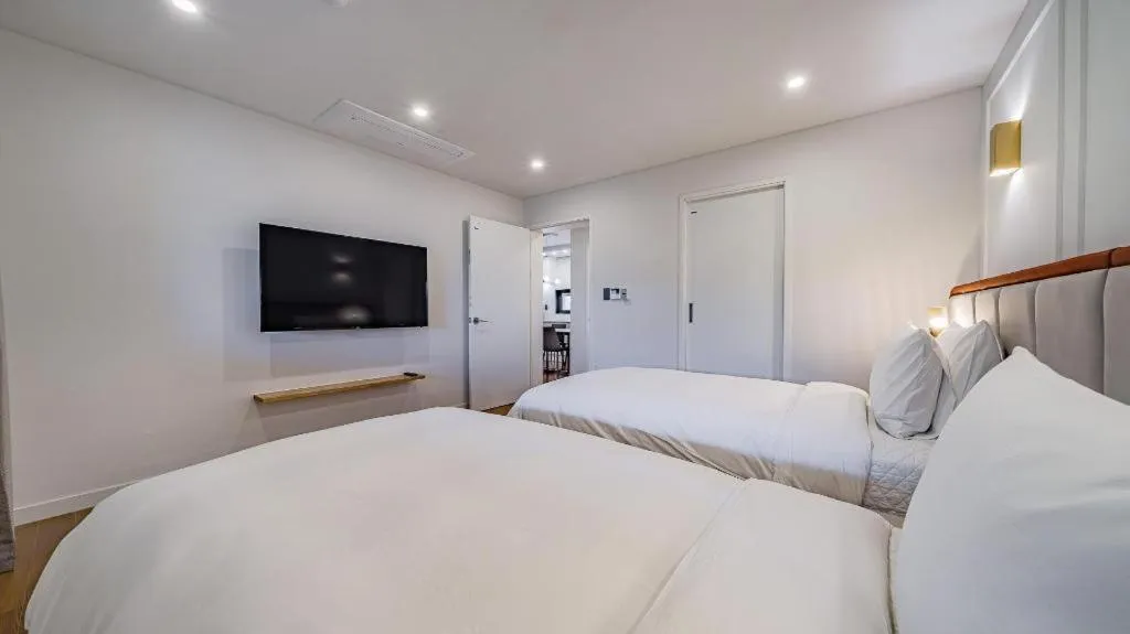 Bed in Dam and Roo Resort