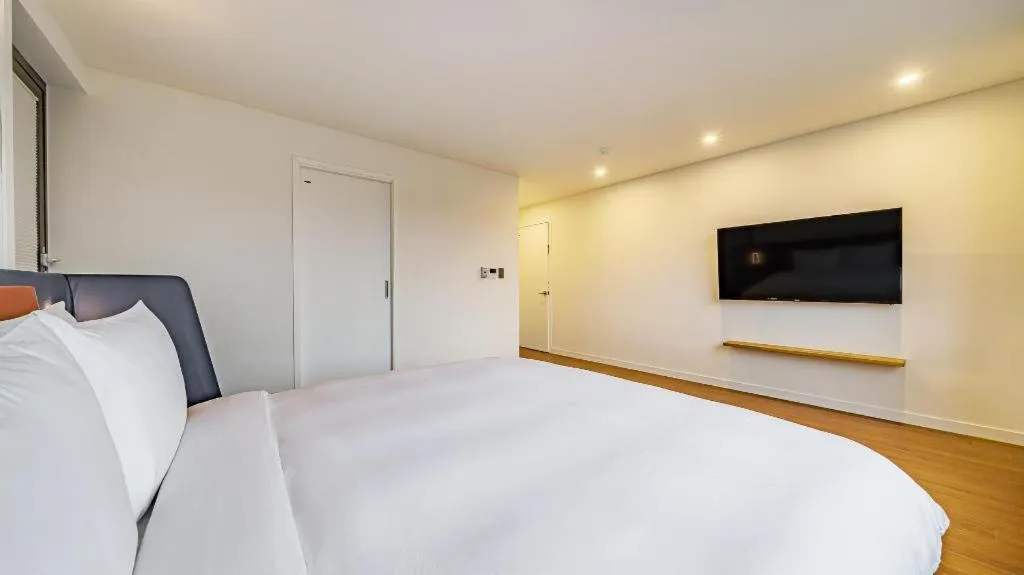 Bed in Dam and Roo Resort