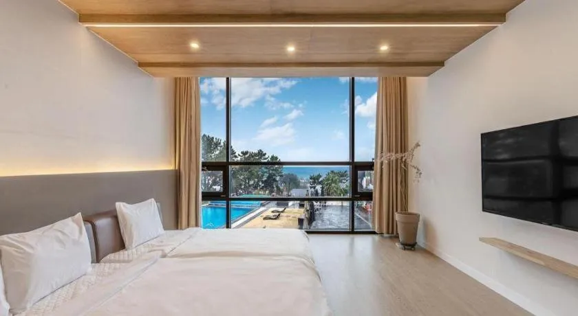 Bed in Dam and Roo Resort