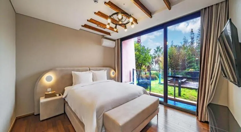 Bed in Dam and Roo Resort