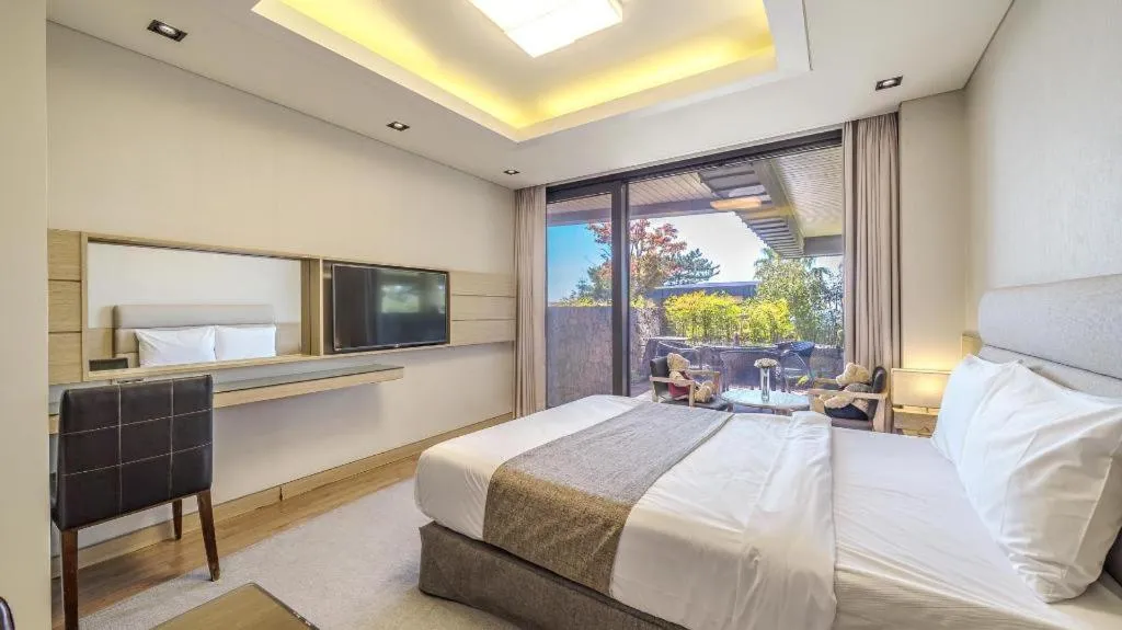 Bed in Dam and Roo Resort