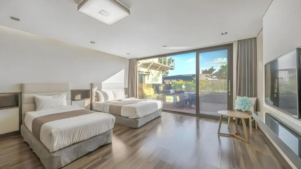 Bed in Dam and Roo Resort