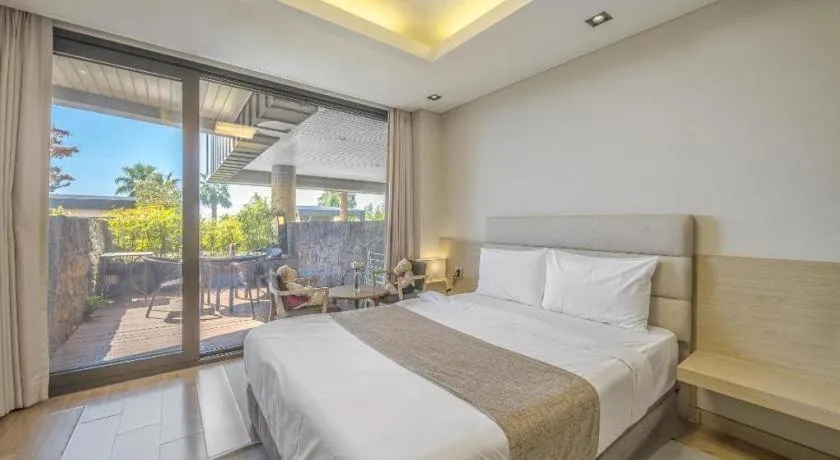 Bed in Dam and Roo Resort