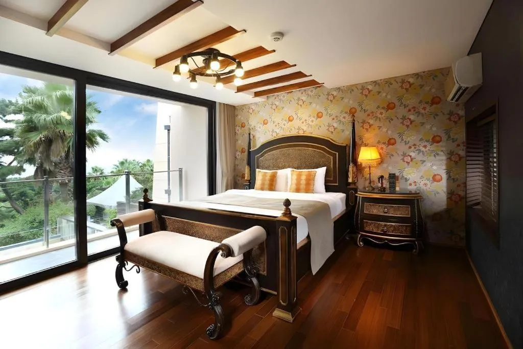 Bed in Dam and Roo Resort