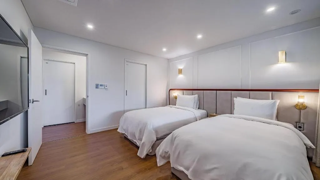 Bed in Dam and Roo Resort