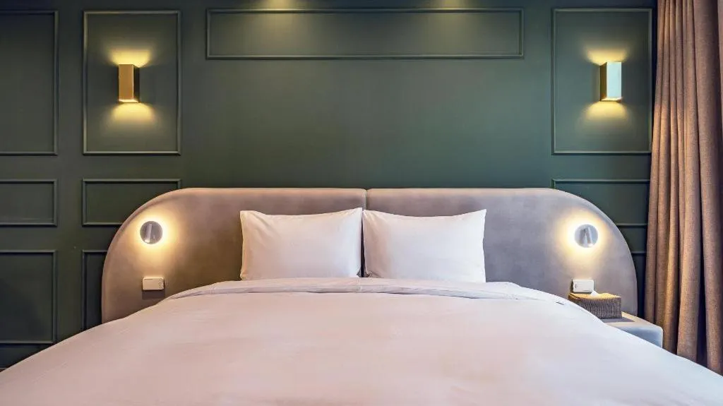 Bed in Dam and Roo Resort