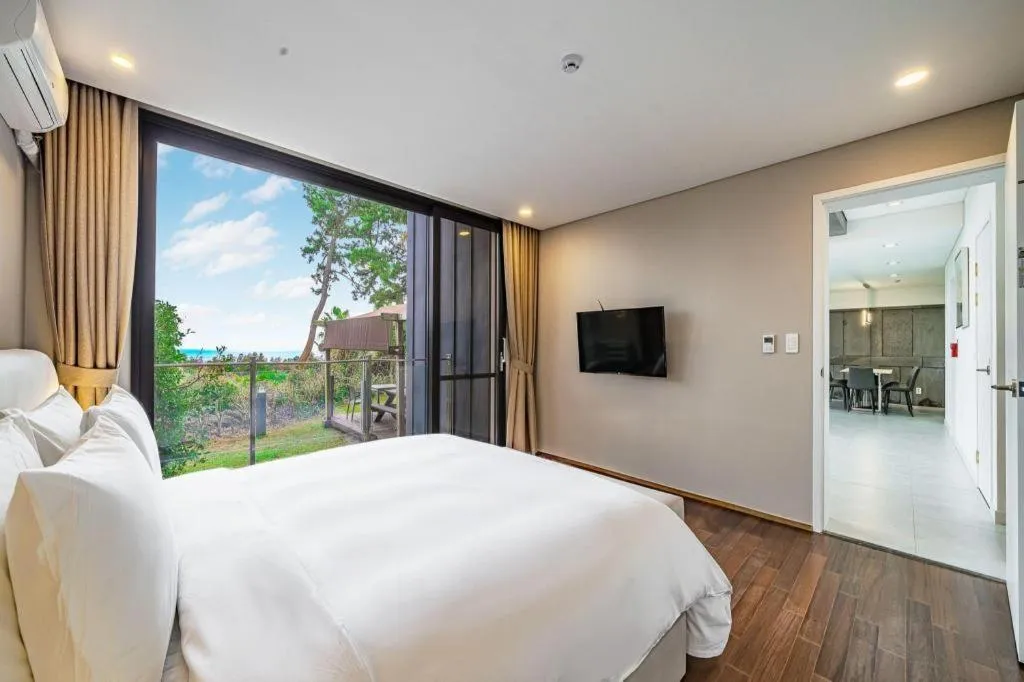 Bed in Dam and Roo Resort