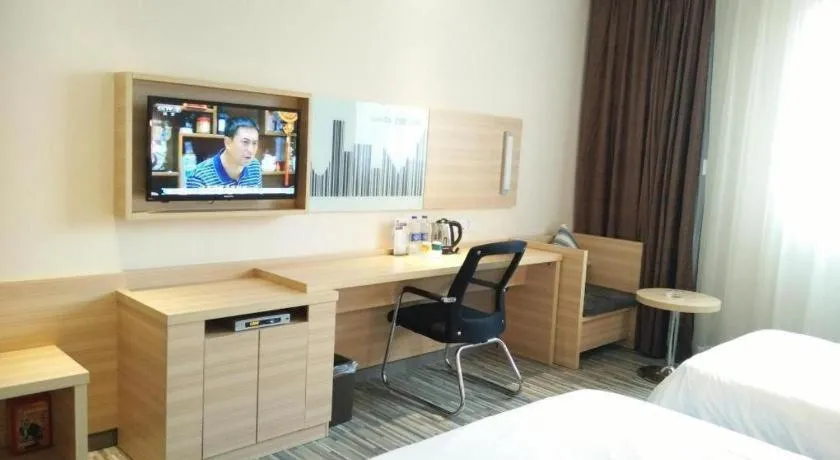 Bed in City Comfort Inn Guangzhou Hanxi Changlong Shiqiao Metro Station