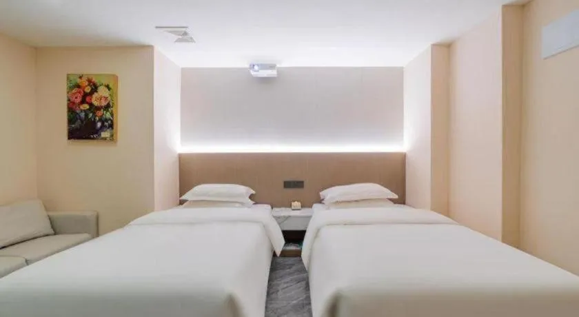 Bed in City Comfort Inn Guangzhou Hanxi Changlong Shiqiao Metro Station