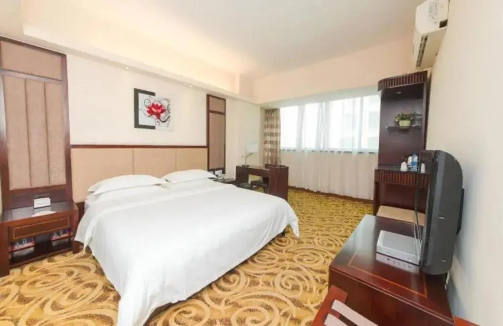 Bed in City Comfort Inn Guangzhou Hanxi Changlong Shiqiao Metro Station