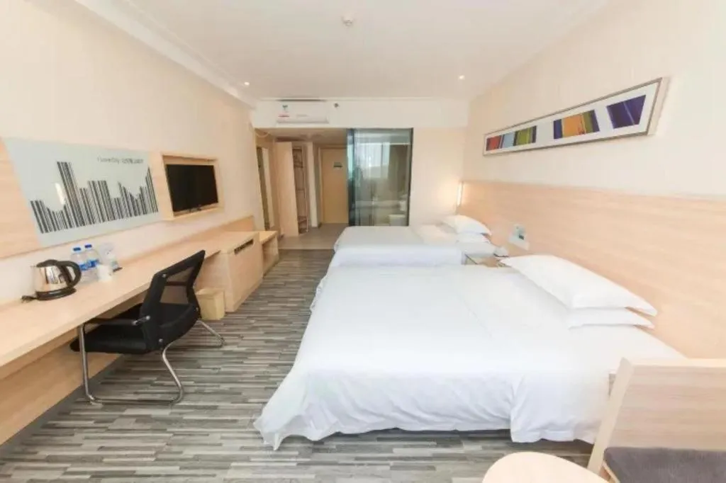 Bed in City Comfort Inn Guangzhou Hanxi Changlong Shiqiao Metro Station